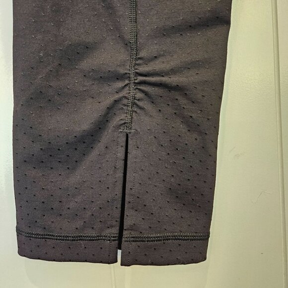 Lululemon Tadasana Slit Cropped Black Pants Athletic Capris Size 4 - Picture 2 of 8